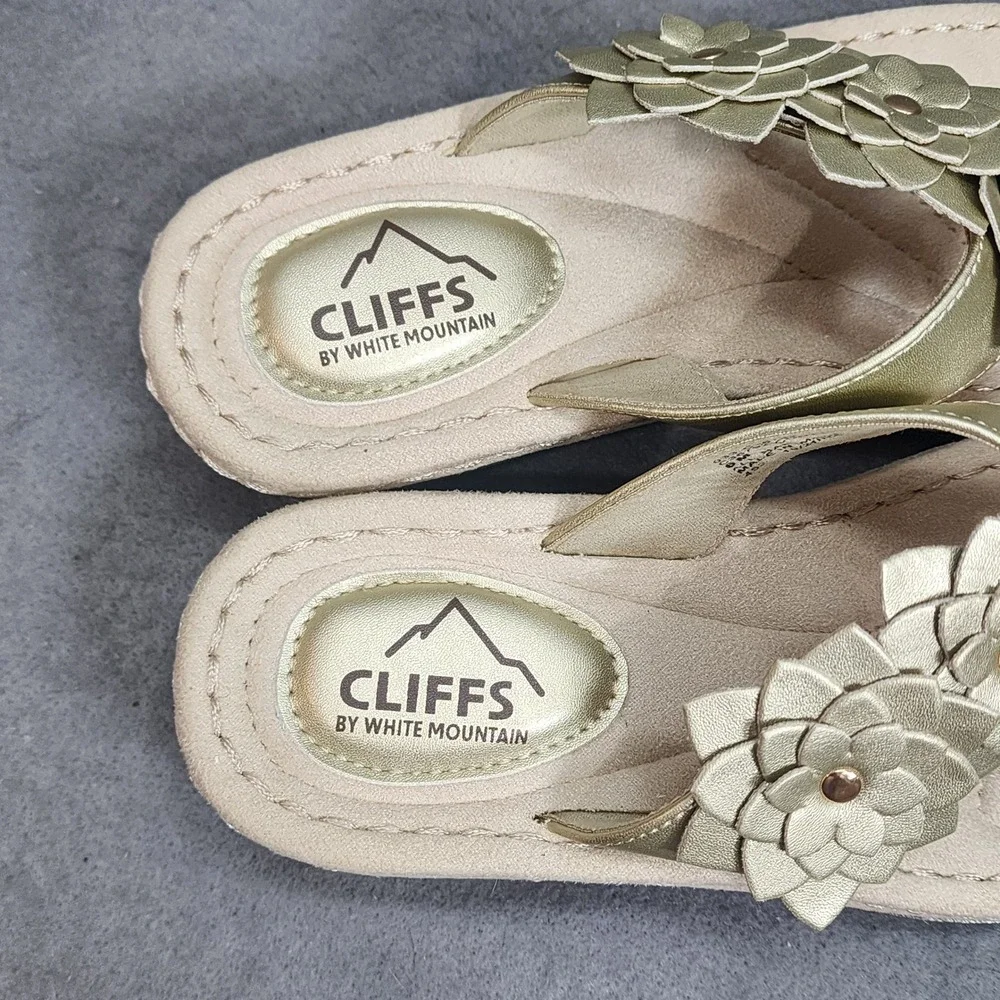 Cliffs by White Mountain Content Sandal Gold Floral Wedge Womens‎ 6M NEW